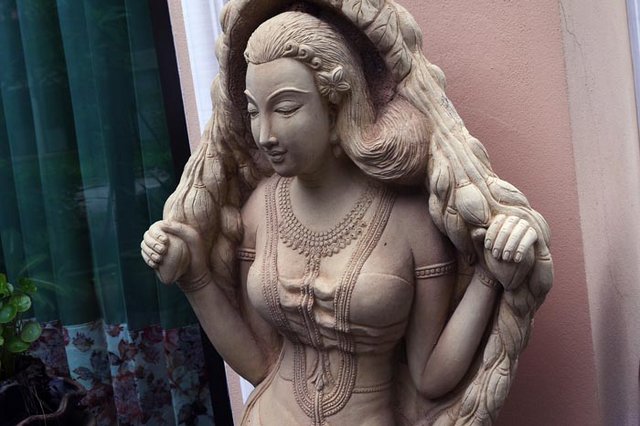 женская фигура из камня, Тайская скульптура
