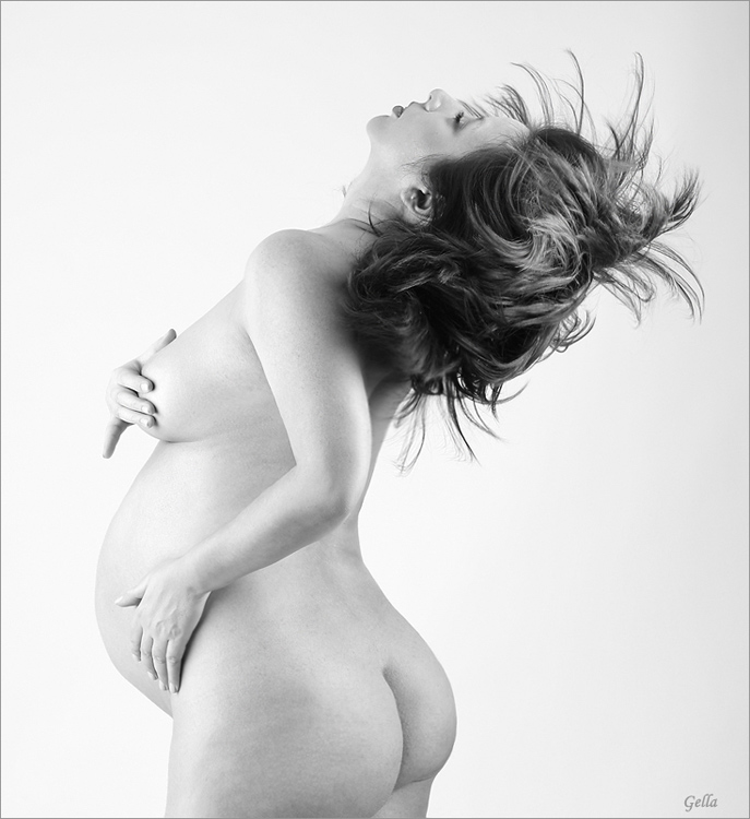 Необычный коктейль голой беременной дамочки 20 фото эротики