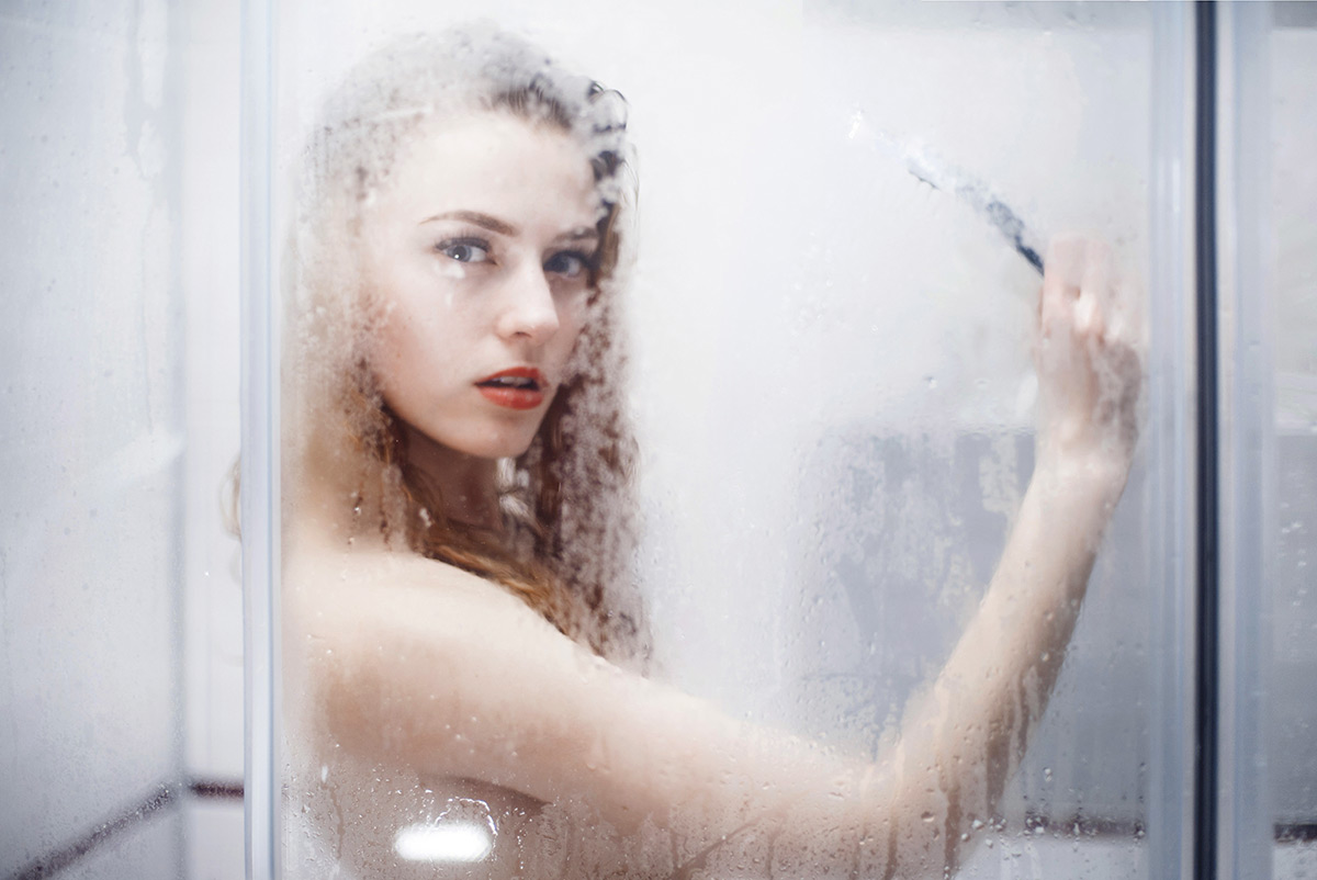 Русские девчата моются в душе