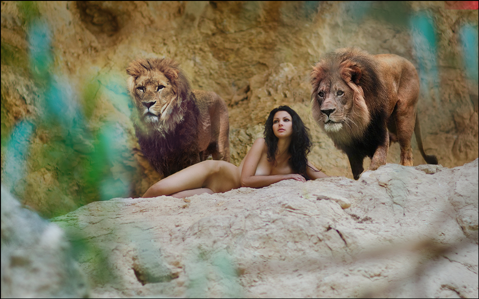 Pictures Of Nude Girl With Lion