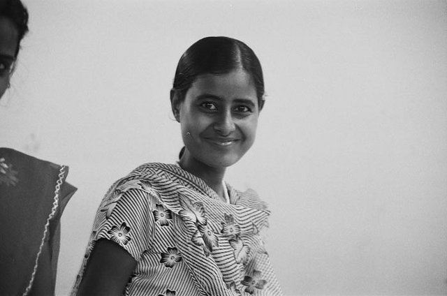 фотопортрет индийской девушки, фотографии из Индии, девушки Раджастана какие они есть, Индия в черно-белой фотографии
