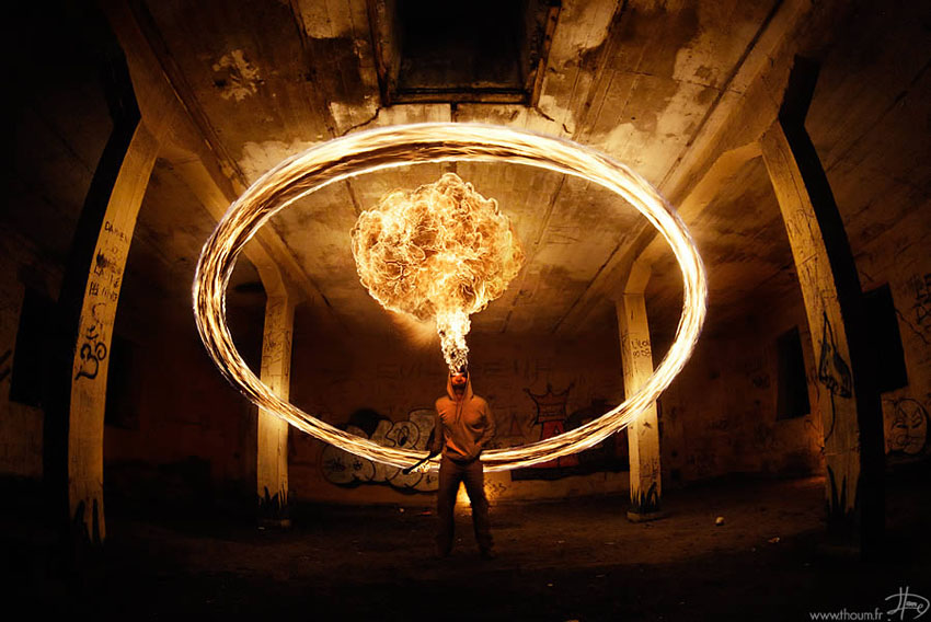 fireshow02 Стихия огня на фото Тома Лакоста