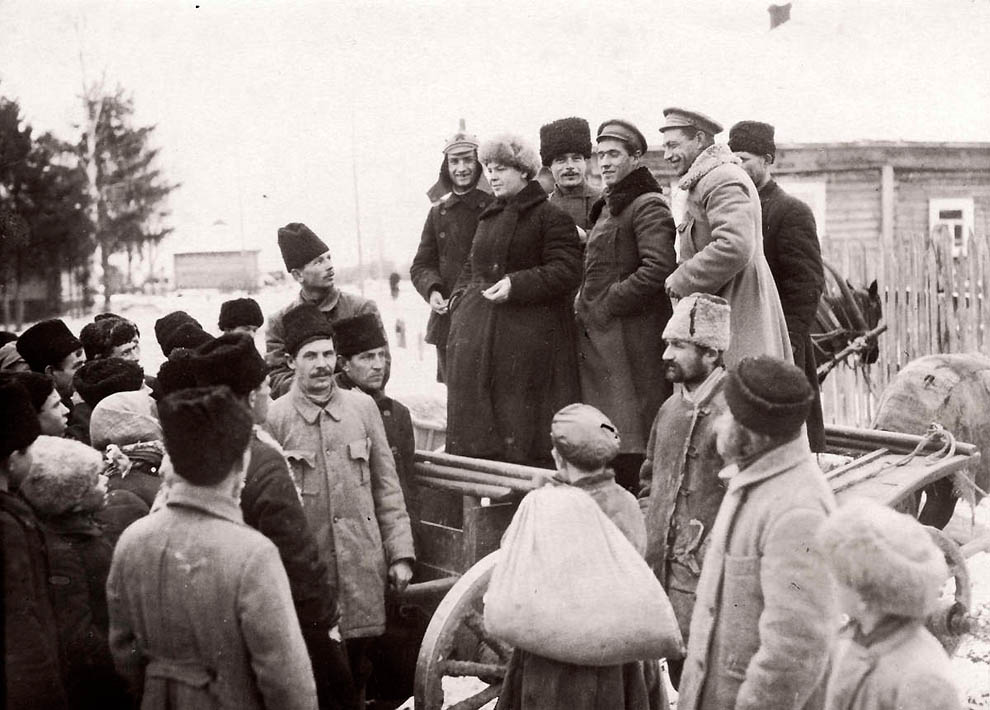 21102 Россия во мгле: 1921 1923 годы глазами западных фотокорреспондентов 