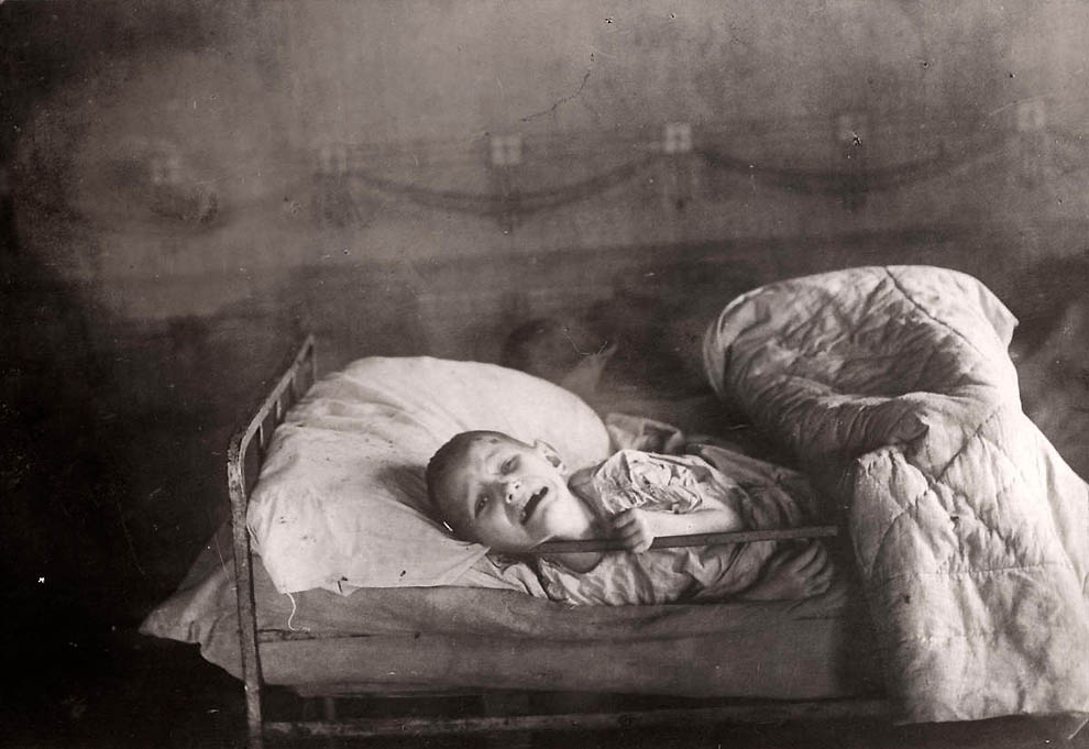 2347 Россия во мгле: 1921 1923 годы глазами западных фотокорреспондентов 