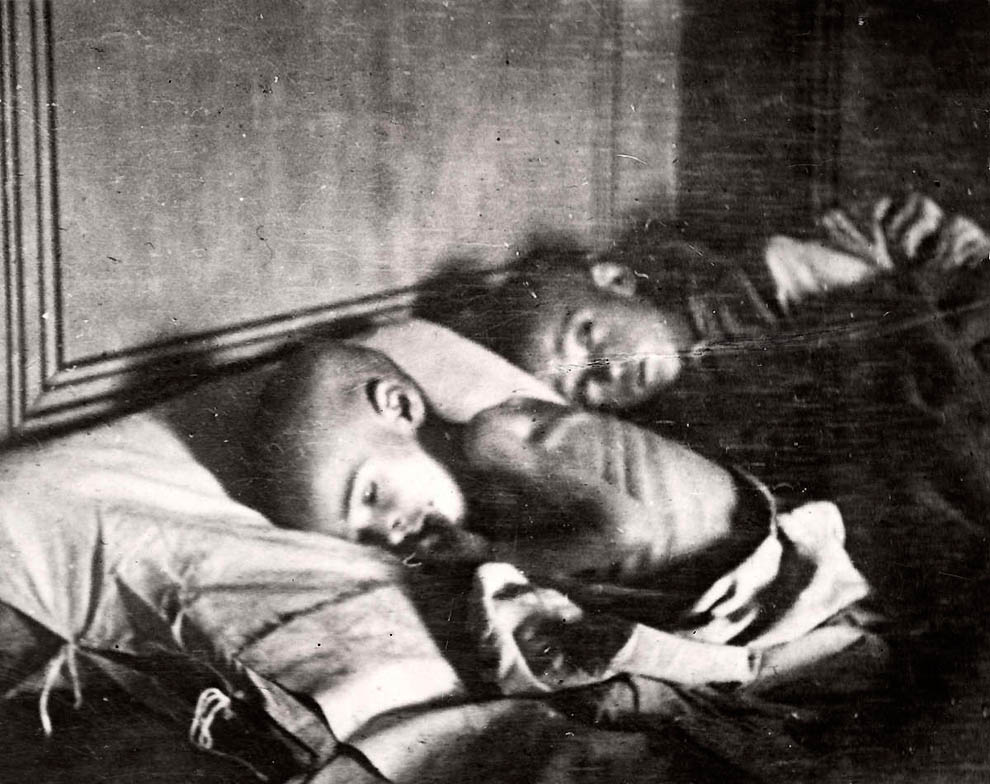 2444 Россия во мгле: 1921 1923 годы глазами западных фотокорреспондентов 