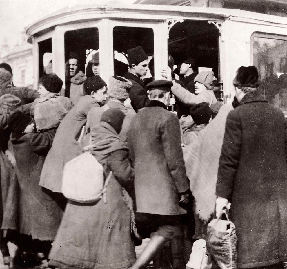 4129 Россия во мгле: 1921 1923 годы глазами западных фотокорреспондентов 