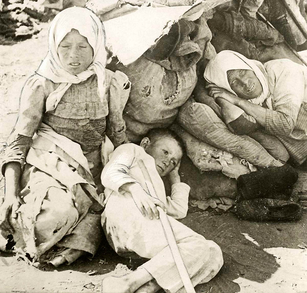 4216 Россия во мгле: 1921 1923 годы глазами западных фотокорреспондентов 