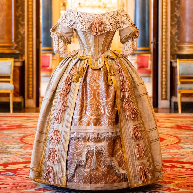 Платье королевы Виктории для бала Стюарта в 1851 г.