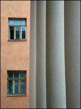 Два окна / Два окна и колонны какого-то минского театра