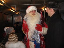 Дед Мороз в городском транспорте / ***