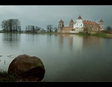 Мирский ... / Привет Light DK и D.J.B. )))
Какие ещё там ракурсы искать можно, ума не приложу...хотя  у меня ещё есть...думаю, дай в дождь его поснимаю ))