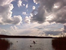 Летний вечер на реке. / Хорошо в летний вечер на реке после знойного дня.