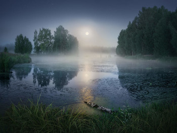 Лунная дорожка / Сумеречный туман в лунном свете. Богородский район, Кировская область.