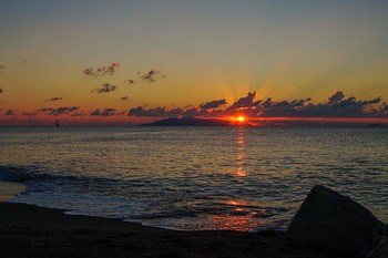 Рассвет на Санторини / Perissa Black Sand Beach