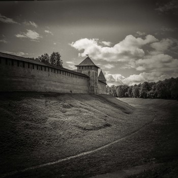 Из альбома &quot;Вне времени&quot;. Новгород. / В.Новгород. Кремль. Ч/б пленка.