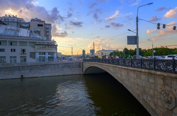 Московские виды / Возле кинотеатра Ударник