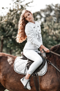 Виолетта / фотосессия с девушкой в конном клубе , август 2021