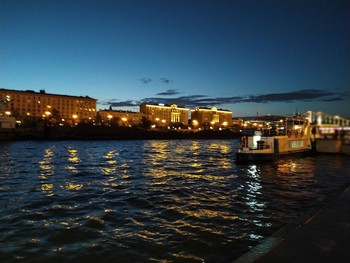 Van Gogh lights / Вечер Москвы... Пейзаж на воде...