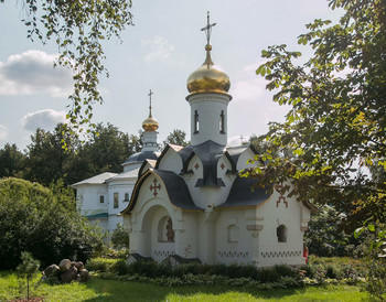 Часовня Сошествия святого Духа в Борисоглебском монастыре. / ***