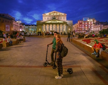 Выходные в центре города / Москва возле Большого театра