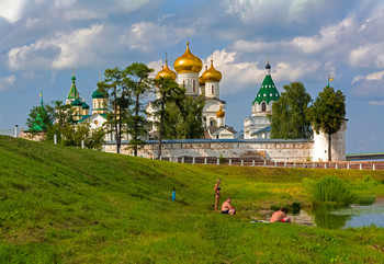 городские зарисовки / лето, Кострома, Волга, Ипатьевский собор