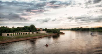 Река Волхов. Ярославово дворище и торговые ряды. / The Volkhov River. Yaroslavovo dvorishche and shopping malls. 10th century.