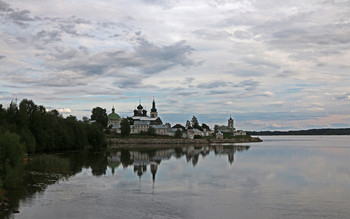 Монастырь в Горицах / Горицкий Воскресенский женский монастырь, основанный еще в середине 16 в.. Расположен на берегу Шексны в 7 км от Кириллова.