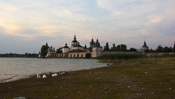 На берегу Сиверского озера / Кирилло-Белозерский монастырь. Август 2011 г.