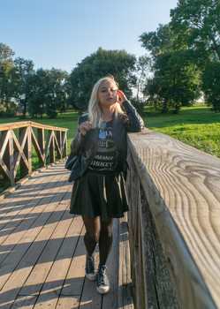 мост / https://vk.com/e.vaguro
https://www.instagram.com/vaguro_v_u_v/
