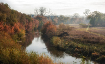 Тихое утро / речка, село, осень