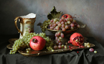 Гранаты и виноград / классический натюрморт