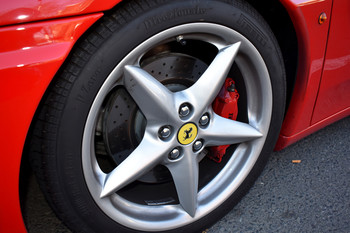 &nbsp; / Vintage Ferrari rim