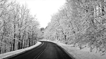 Icy Curve / High up on the mountain to go snowboarding in Washington state