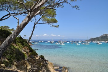 &nbsp; / Porquerolles island beach with boats offshore