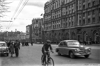 &nbsp; / Ещё одно фото из прошлого. Первомай 1958 г. Москва. Зоркий. Ч/б пленка.