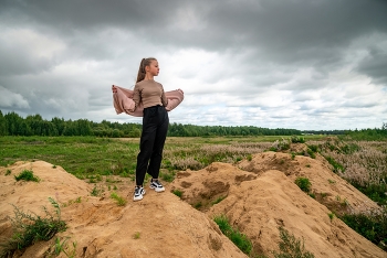 В пространстве августа / модель Юлиана Смирнова