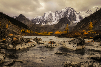 Пасмурная осень в горах / Горный Алтай, Северо - Чуйский хребет