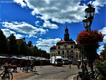 Lüneburg. Rathaus / https://www.youtube.com/watch?v=9O10fvU4r0g&amp;list=PLVht4TW8GcgP3ijy2jhm3BAjDzz1-gpvG&amp;index=2
Парусники в Гамбурге:

https://www.youtube.com/watch?v=JT5YfxP005o

Видео &quot;Прогулка по Эльбе&quot;: https://www.youtube.com/watch?v=qL1e1j9B8Vk

Лайнеры в Гамбурге:

https://www.youtube.com/watch?v=VU8V0Jvqpy0

https://www.youtube.com/watch?v=_8iY4QcGL-A&amp;t=8s https://www.youtube.com/watch?v=EVMHpH6SJxA

Корабли на Эльбе:

https://www.youtube.com/watch?v=DA7DProSV6o&amp;list=UUEOp3amNaNT0205lPmdFi8w&amp;index=19

Портовый центр и складской район Гамбурга:

https://www.youtube.com/watch?v=i0kxa-sex6o

https://www.youtube.com/channel/UCEOp3amNaNT0205lPmdFi8w/videos?

https://www.youtube.com/watch?v=IGn-NNqkBL0

https://www.youtube.com/watch?v=dZ1W9amrFdg