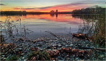 Прекрасное видится издалека / Наблюдение за закатом через водно-лыжный стадион.