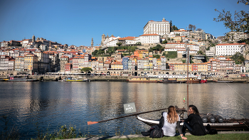 &nbsp; / Panorámica de la ciudad de Oporto al otro lado de la ciudad monumental, que separa el río Duero