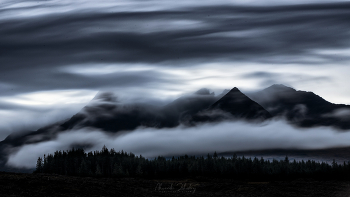 Red Cuillin Mountains / Туман в горах Куиллин, Шотландия