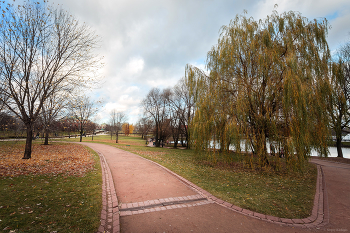 В осеннем парке... / ***