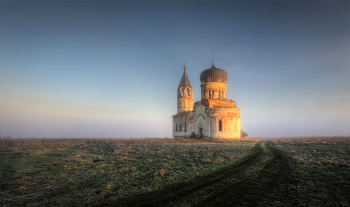 Одинокий.. / Нижегородская область, Вадский район, урочище Анненково, храм Троицы Живоначальной