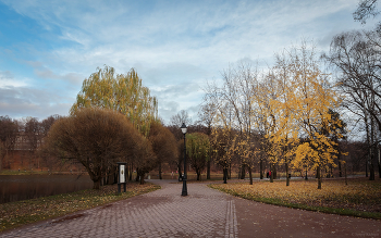 В осеннем парке... / ***