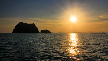 Острова в океане / Таиланд, Адаманское море. Рассвет
