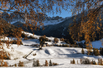 Осень встретилась с зимой / Первый снег в Альпах,Валь-де-Фунес ноябрь 2021