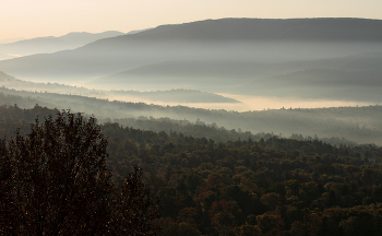 таёжное утро / Осень. Вид с Лазовского перевала.