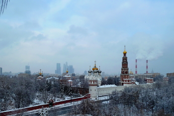 Зимний город / Вид на Новодевичий монастырь в Москве