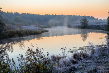 Туман поднимается. / Осенние туманы на озере Рожок.