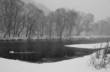 метель / Зимняя непогода на реке. Приморье